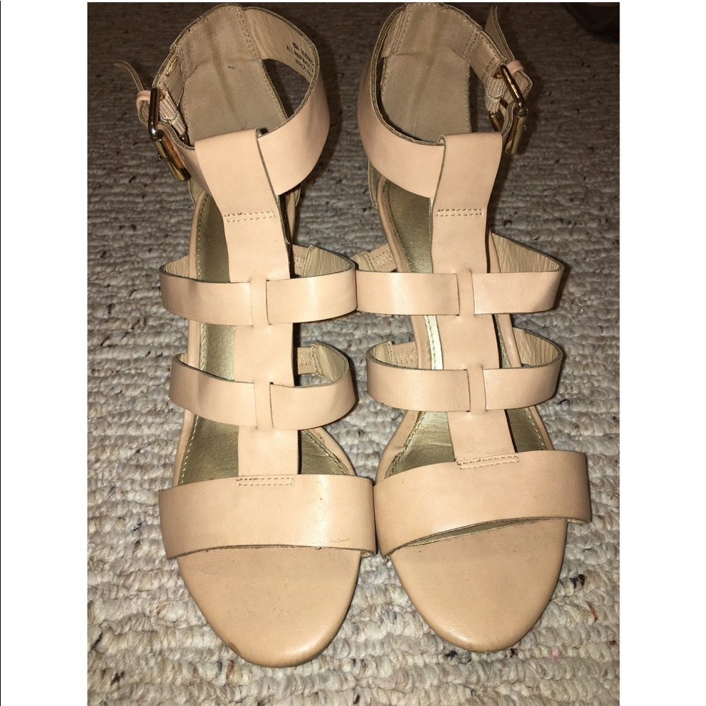 Cream sandals with heel